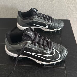 Nike Kids Black and Gray Sneakers